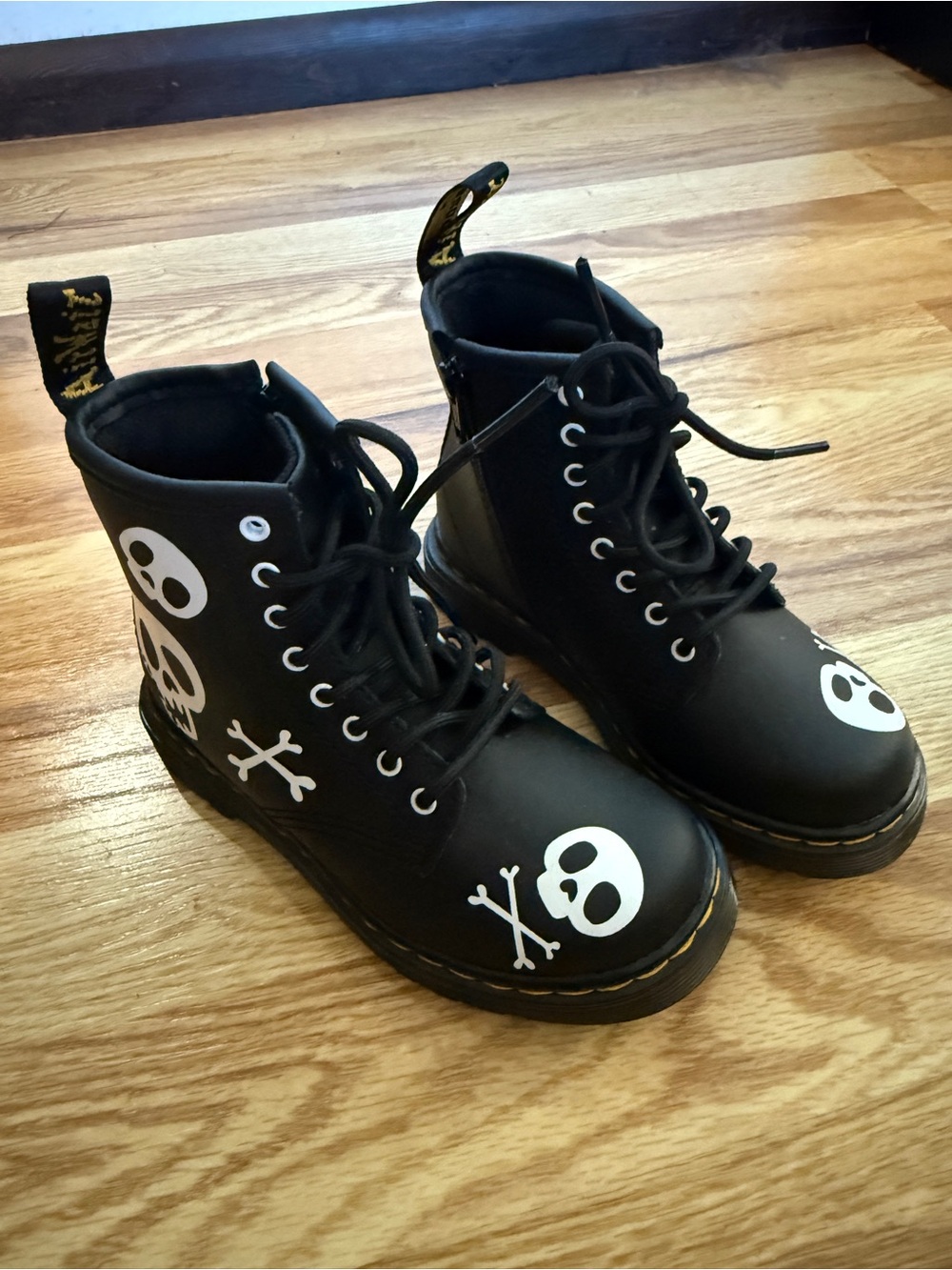 Dr. Martens Junior 1460 Skull & Bones Leather Boots Black White US 9T Like New